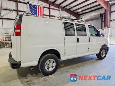 Trzecie zdjęcie samochodu z tyłu: 2020 CHEVROLET EXPRESS G2500 VIN:1GCWGAFP8L1275212 - miniatura