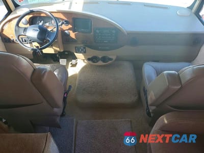 Piąte zdjęcie samochodu w środku: 2011 WINNEBAGO VISTA RV VIN:1F64F5DY2B0A03761 - miniatura