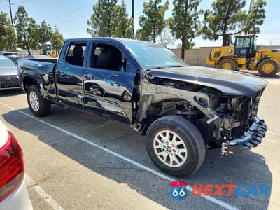 Czwarte zdjęcie samochodu z boku: 2025 TOYOTA TACOMA SR5 VIN:3TMKB5FN9SM039933 - miniatura