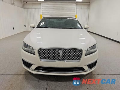 Piąte zdjęcie samochodu w środku: 2019 LINCOLN MKZ RESERVE II VIN:3LN6L5E93KR607482 - miniatura