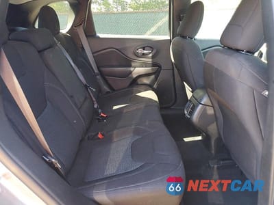 Zdjęcie 10 z 12 samochodu: 2019 JEEP CHEROKEE LATITUDE VIN:1C4PJMCB7KD486043 - miniatura