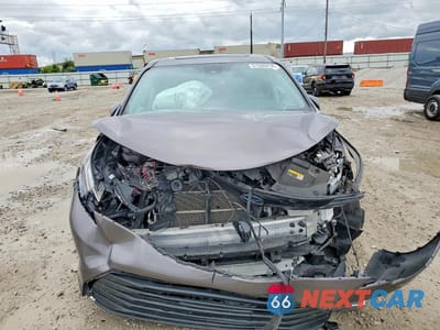 Piąte zdjęcie samochodu w środku: 2023 TOYOTA SIENNA XLE VIN:5TDYRKEC9PS151577 - miniatura