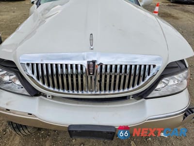 Zdjęcie 11 z 12 samochodu: 2006 LINCOLN TOWN CAR SIGNATURE VIN:1LNHM81W76Y632038 - miniatura