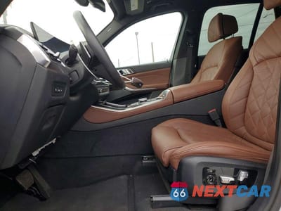 Zdjęcie 7 z 13 samochodu: 2025 BMW X5 XDRIVE40I VIN:5UX23EU00S9Z14690 - miniatura