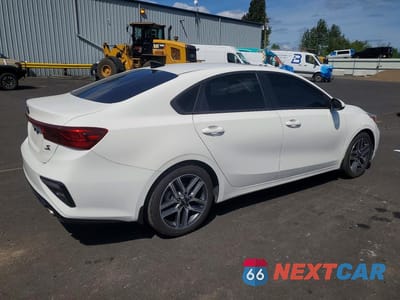 Trzecie zdjęcie samochodu z tyłu: 2019 KIA FORTE S VIN:3KPF34AD8KE076019 - miniatura