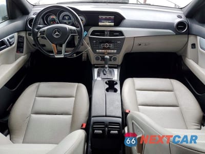 Zdjęcie 8 z 12 samochodu: 2014 MERCEDES-BENZ C 250 VIN:WDDGF4HB5EA964529 - miniatura