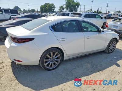 Trzecie zdjęcie samochodu z tyłu: 2019 MAZDA 3 PREFERRED VIN:3MZBPADL7KM105467 - miniatura