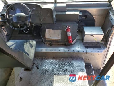 Zdjęcie 8 z 13 samochodu: 2013 FORD E-450 VIN:1F65F5KY8D0A10756 - miniatura