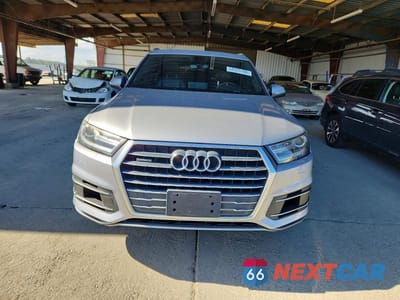 Piąte zdjęcie samochodu w środku: 2017 AUDI Q7 VIN:WA1LAAF75HD015676 - miniatura