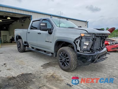 Czwarte zdjęcie samochodu z boku: 2025 CHEVROLET SILVERADO K2500 CUSTOM VIN:2GC4KME73S1187380 - miniatura