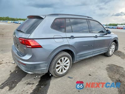 Trzecie zdjęcie samochodu z tyłu: 2018 VOLKSWAGEN TIGUAN S VIN:3VV1B7AX2JM065855 - miniatura