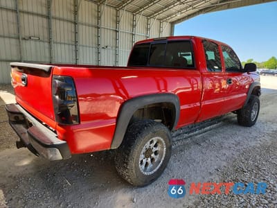 Trzecie zdjęcie samochodu z tyłu: 2005 CHEVROLET SILVERADO K2500 HEAVY DUTY VIN:1GCHK29U95E289663 - miniatura