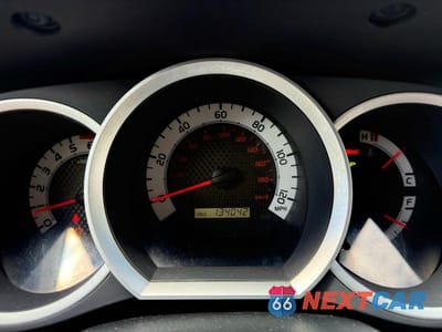 Zdjęcie 8 z 10 samochodu: 2011 TOYOTA TACOMA DOUBLE CAB VIN:3TMLU4EN4BM071683 - miniatura