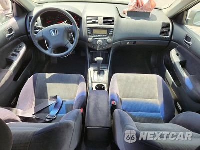 Zdjęcie 8 z 12 samochodu: 2003 HONDA ACCORD LX VIN:JHMCM56313C033395 - miniatura
