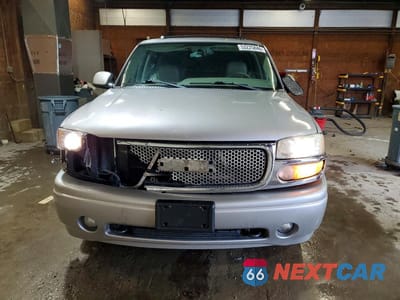 Piąte zdjęcie samochodu w środku: 2004 GMC YUKON XL DENALI VIN:1GKFK66U74J141525 - miniatura