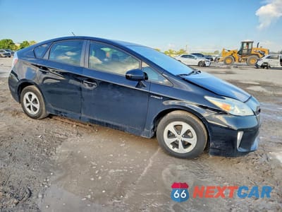 Czwarte zdjęcie samochodu z boku: 2015 TOYOTA PRIUS TWO VIN:JTDKN3DU3F0423270 - miniatura