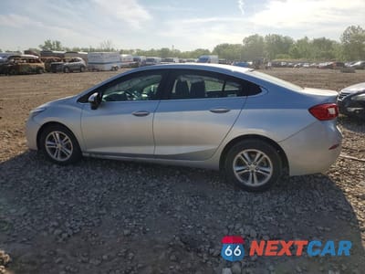 Drugie zdjęcie samochodu z przodu: 2017 CHEVROLET CRUZE LT VIN:1G1BE5SMXH7213637 - miniatura