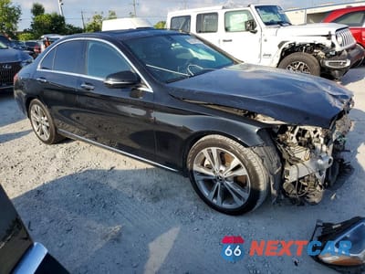 Czwarte zdjęcie samochodu z boku: 2018 MERCEDES-BENZ C 300 VIN:WDDWF4JB4JR326127 - miniatura