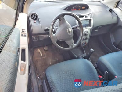Zdjęcie 8 z 12 samochodu: 2007 TOYOTA YARIS BASE VIN:JTDJT923175137565 - miniatura