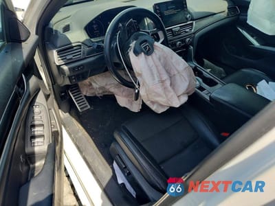 Zdjęcie 8 z 12 samochodu: 2018 HONDA ACCORD SPORT VIN:1HGCV1F30JA027850 - miniatura