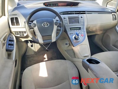 Zdjęcie 8 z 12 samochodu: 2014 TOYOTA PRIUS THREE VIN:JTDKN3DU1E1753112 - miniatura