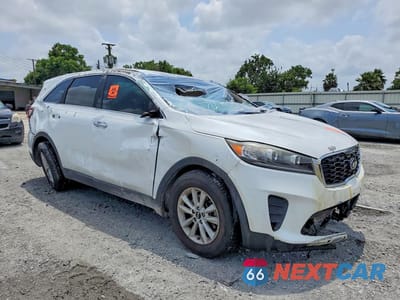 Czwarte zdjęcie samochodu z boku: 2019 KIA SORENTO LX VIN:5XYPG4A36KG537690 - miniatura
