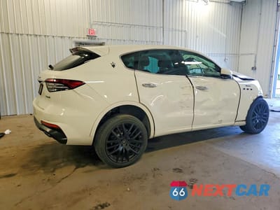 Trzecie zdjęcie samochodu z tyłu: 2022 MASERATI LEVANTE MODENA VIN:ZN661YUM6NX402749 - miniatura