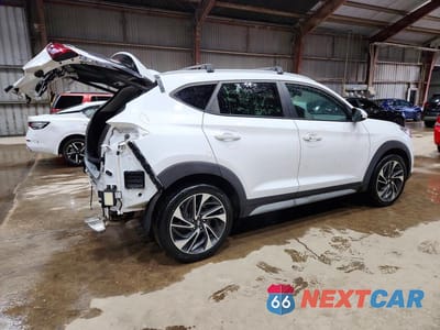 Trzecie zdjęcie samochodu z tyłu: 2021 HYUNDAI TUCSON SPORT VIN:KM8J33AL2MU405079 - miniatura