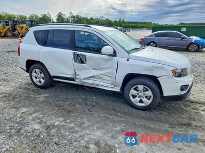 Czwarte zdjęcie samochodu z boku: 2017 JEEP COMPASS LATITUDE VIN:1C4NJCEA8HD212901 - miniatura