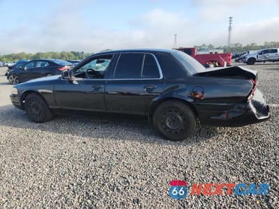 Drugie zdjęcie samochodu z przodu: 2005 FORD CROWN VICTORIA VIN:2FAFP73W65X130913 - miniatura