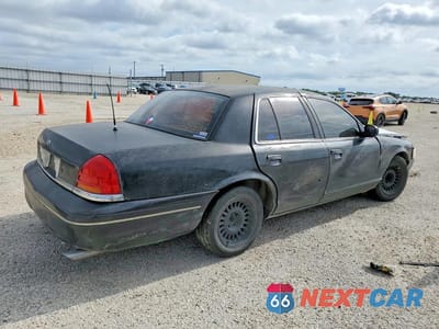 Trzecie zdjęcie samochodu z tyłu: 2002 FORD CROWN VICTORIA VIN:2FAFP73W82X145859 - miniatura