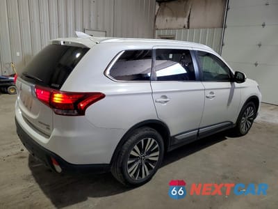 Trzecie zdjęcie samochodu z tyłu: 2019 MITSUBISHI OUTLANDER SE VIN:JA4AZ3A3XKZ018552 - miniatura