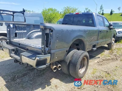 Trzecie zdjęcie samochodu z tyłu: 2024 FORD F350 SUPER DUTY VIN:1FT8W3DT4REE37832 - miniatura