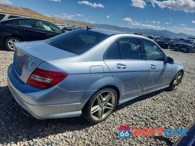 Trzecie zdjęcie samochodu z tyłu: 2013 MERCEDES-BENZ C 300 4MATIC VIN:WDDGF8AB2DA818430 - miniatura