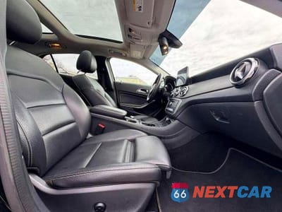 Piąte zdjęcie samochodu w środku: 2019 MERCEDES-BENZ GLA 250 VIN:WDCTG4EB6KU007843 - miniatura