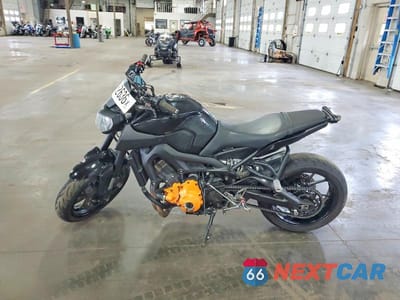 Trzecie zdjęcie samochodu z tyłu: 2016 YAMAHA FZ09 C VIN:JYARN33E5GA009696 - miniatura