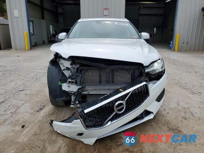 Piąte zdjęcie samochodu w środku: 2021 VOLVO XC60 T5 MOMENTUM VIN:YV4102RK6M1881871 - miniatura