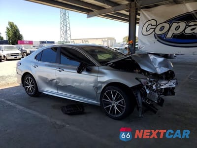 Czwarte zdjęcie samochodu z boku: 2022 TOYOTA CAMRY SE VIN:4T1G11AK9NU715761 - miniatura