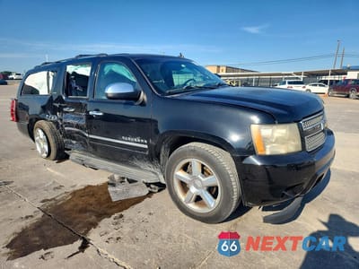 Czwarte zdjęcie samochodu z boku: 2011 CHEVROLET SUBURBAN C1500 LTZ VIN:1GNSCKE06BR390872 - miniatura