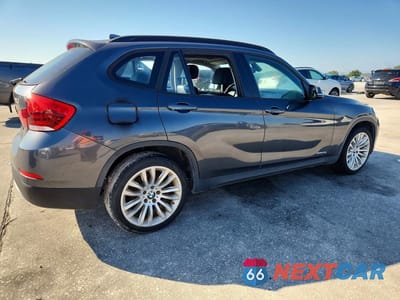 Trzecie zdjęcie samochodu z tyłu: 2015 BMW X1 SDRIVE28I VIN:WBAVM1C51FVW56952 - miniatura