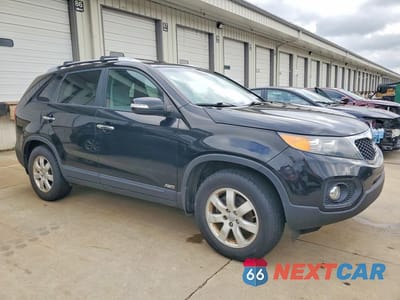 Czwarte zdjęcie samochodu z boku: 2013 KIA SORENTO LX VIN:5XYKTDA23DG334739 - miniatura
