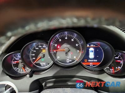Zdjęcie 9 z 12 samochodu: 2017 PORSCHE CAYENNE VIN:WP1AA2A27HKA81638 - miniatura