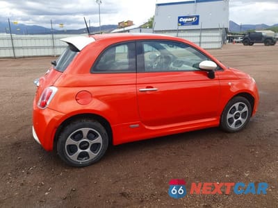 Trzecie zdjęcie samochodu z tyłu: 2014 FIAT 500 ELECTRIC VIN:3C3CFFGE9ET189715 - miniatura