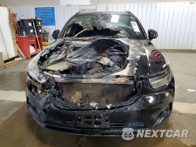Piąte zdjęcie samochodu w środku: 2020 VOLVO XC40 T5 R-DESIGN VIN:YV4162UM8L2274919 - miniatura