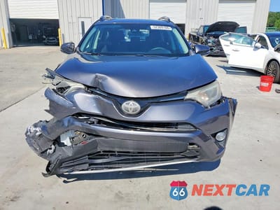 Piąte zdjęcie samochodu w środku: 2017 TOYOTA RAV4 XLE VIN:2T3WFREV5HW337904 - miniatura