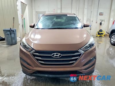 Piąte zdjęcie samochodu w środku: 2016 HYUNDAI TUCSON SE VIN:KM8J23A43GU107396 - miniatura