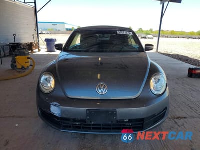 Piąte zdjęcie samochodu w środku: 2015 VOLKSWAGEN BEETLE 1.8T VIN:3VW517AT3FM811346 - miniatura