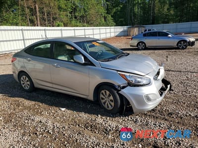 Czwarte zdjęcie samochodu z boku: 2017 HYUNDAI ACCENT SE VIN:KMHCT4AE8HU215499 - miniatura