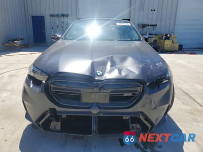 Piąte zdjęcie samochodu w środku: 2026 BMW M5 VIN:WBS83FK08TCX42023 - miniatura