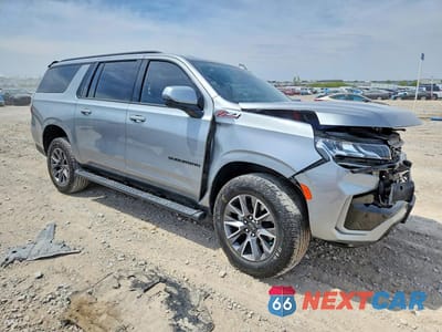 Czwarte zdjęcie samochodu z boku: 2023 CHEVROLET SUBURBAN K1500 Z71 VIN:1GNSKDKD1PR540349 - miniatura